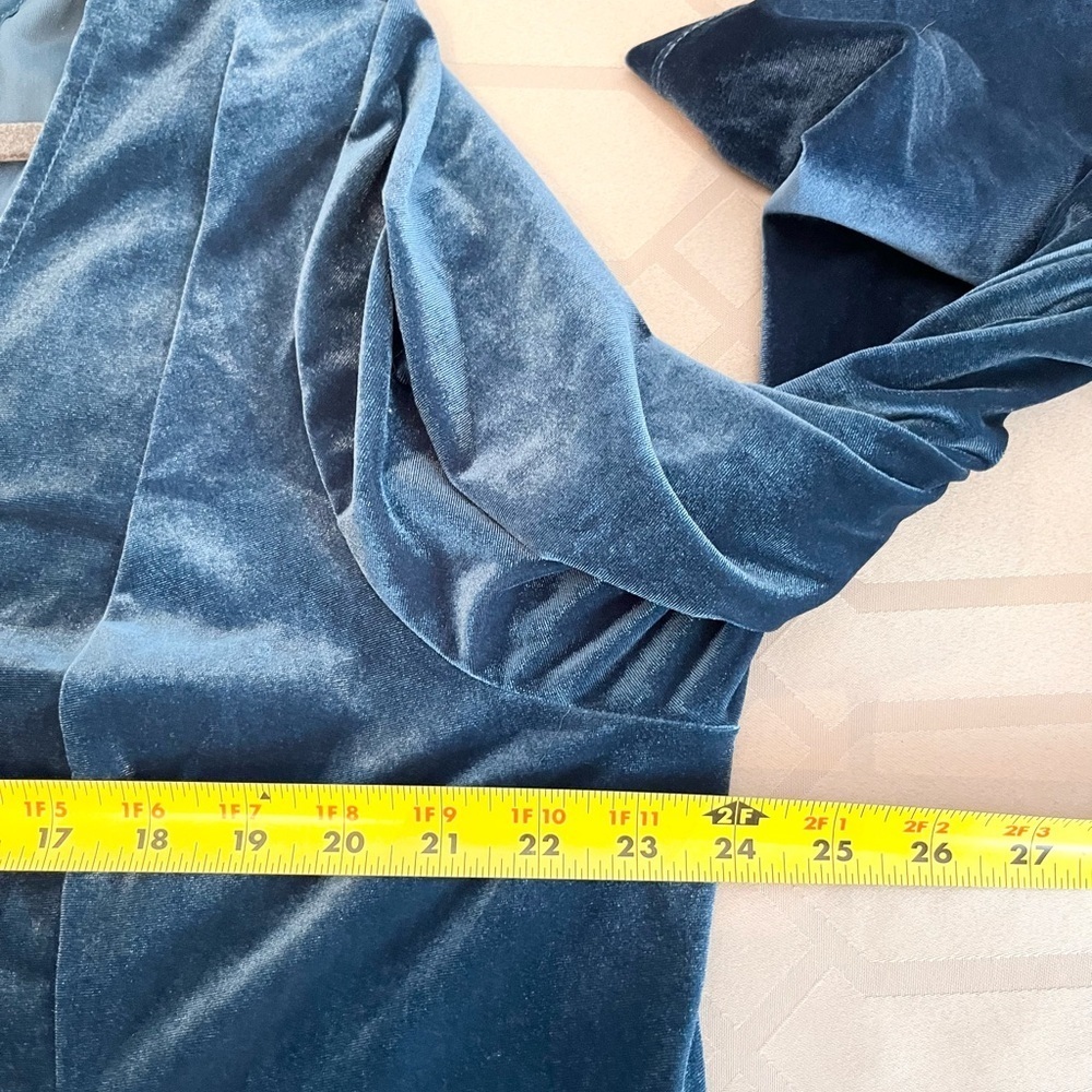 New Torrid Mini Fluted Elegant Blue Velvet Dress Size 3 or 3X - Picture 4 of 5